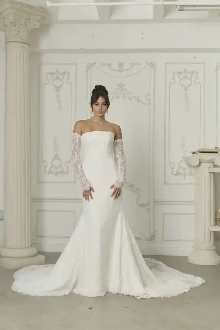 From Summer Glow to Autumn Elegance: Transitioning Your Bridal Look Image
