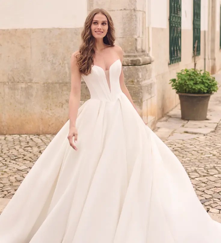 Maggie Sottero Curve  Trunk Show 