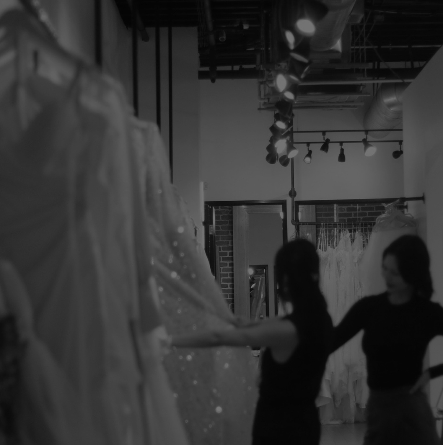 Photo of the bridal gowns - Mobile Image