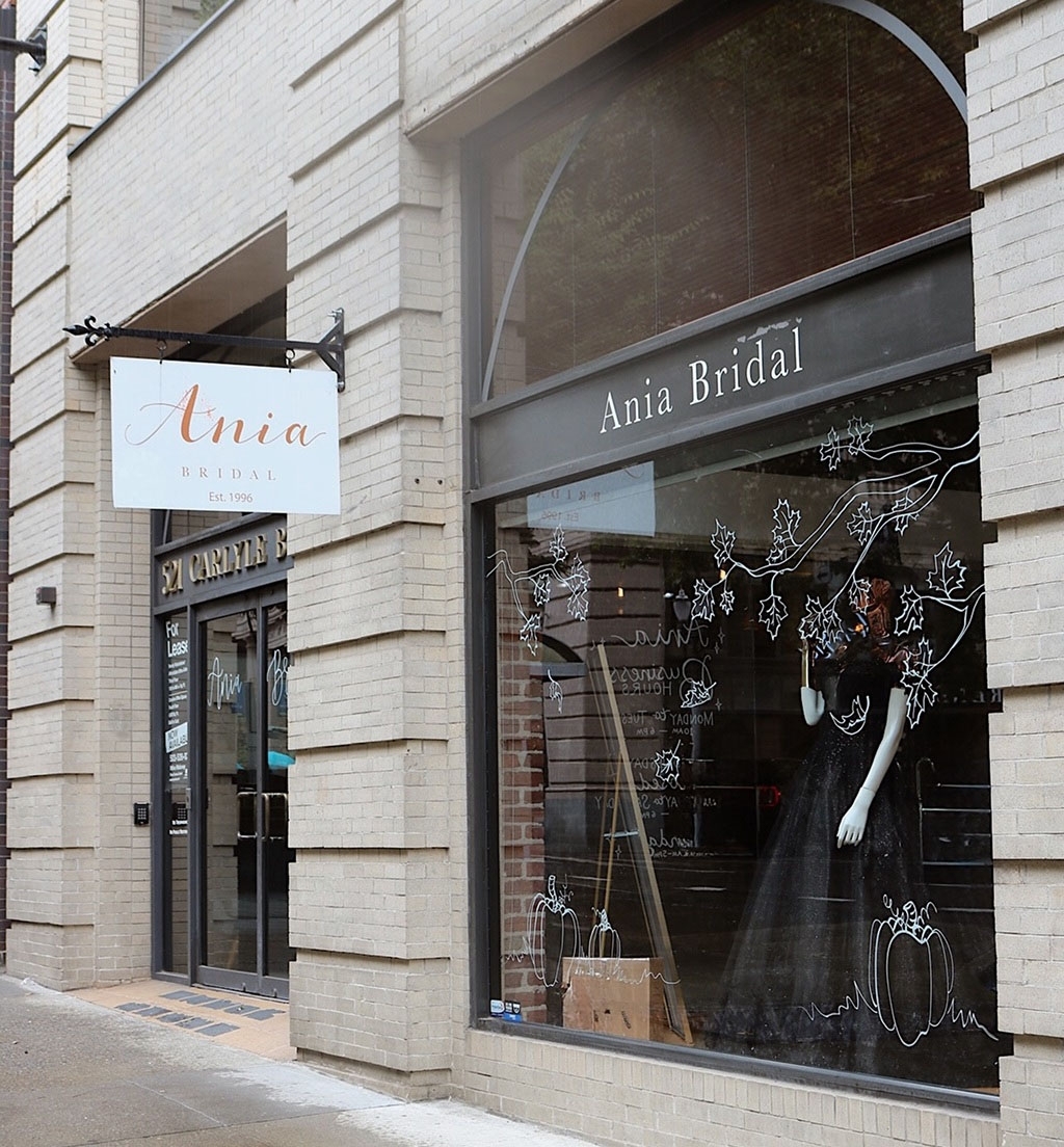 Photo of the showroom exterior - Mobile Image