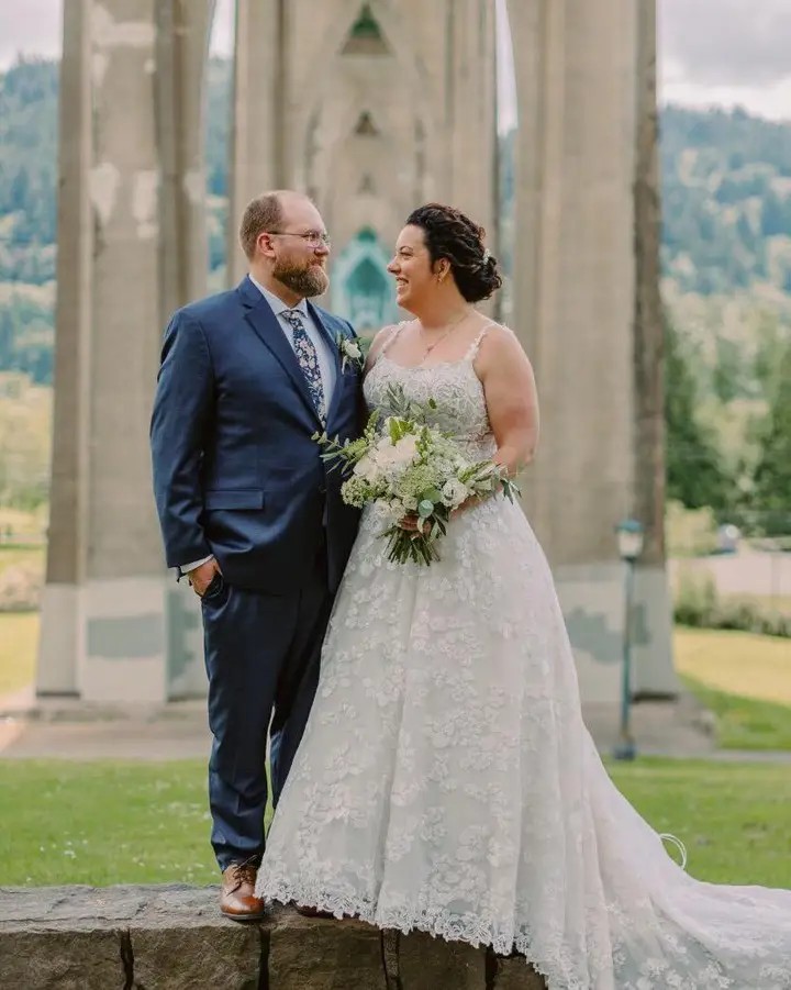 Сouple wearing a white gown and a black suit
